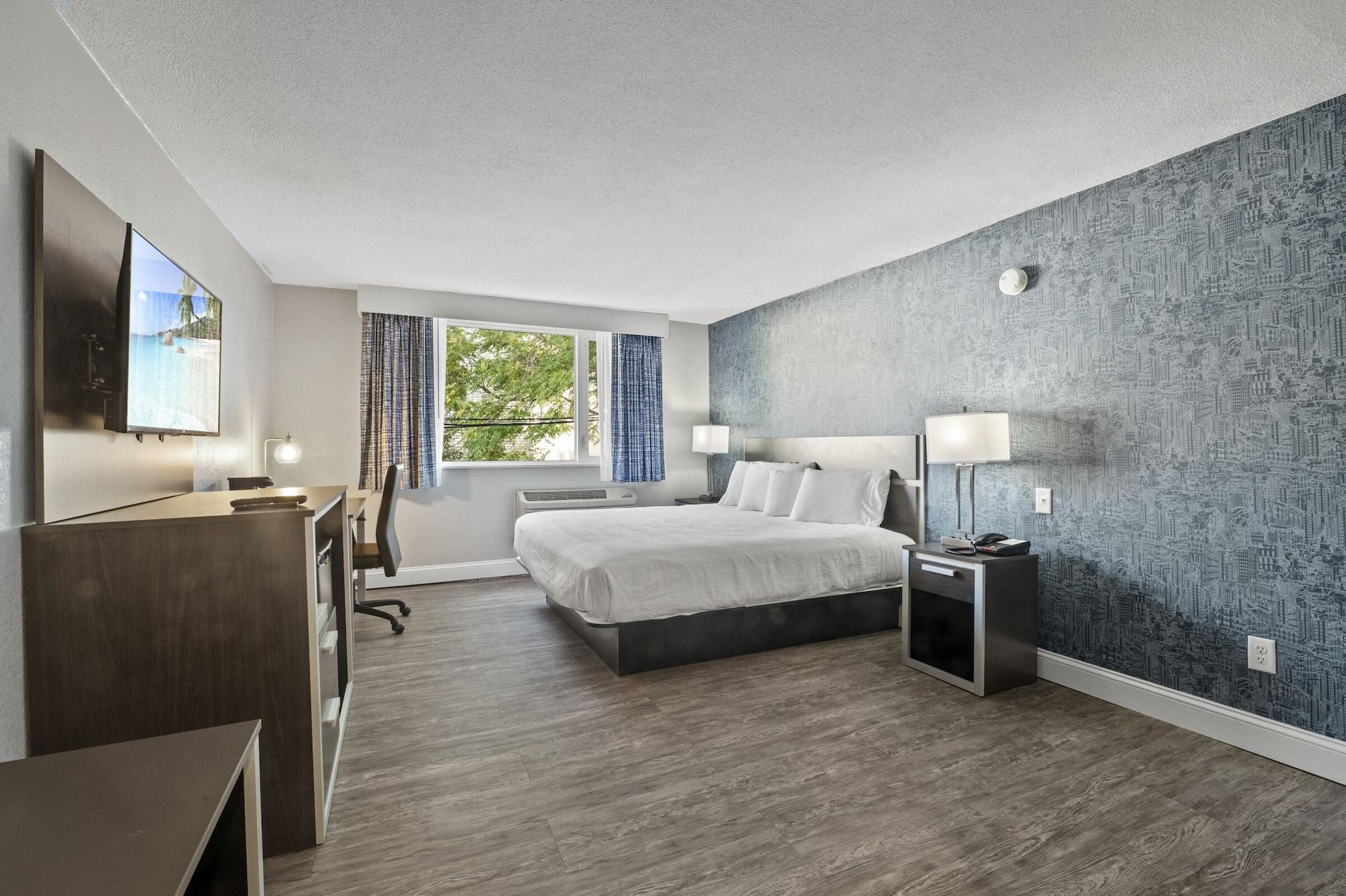 Отель Super 8 By Wyndham Watertown/Cambridge/Boston Area Экстерьер фото