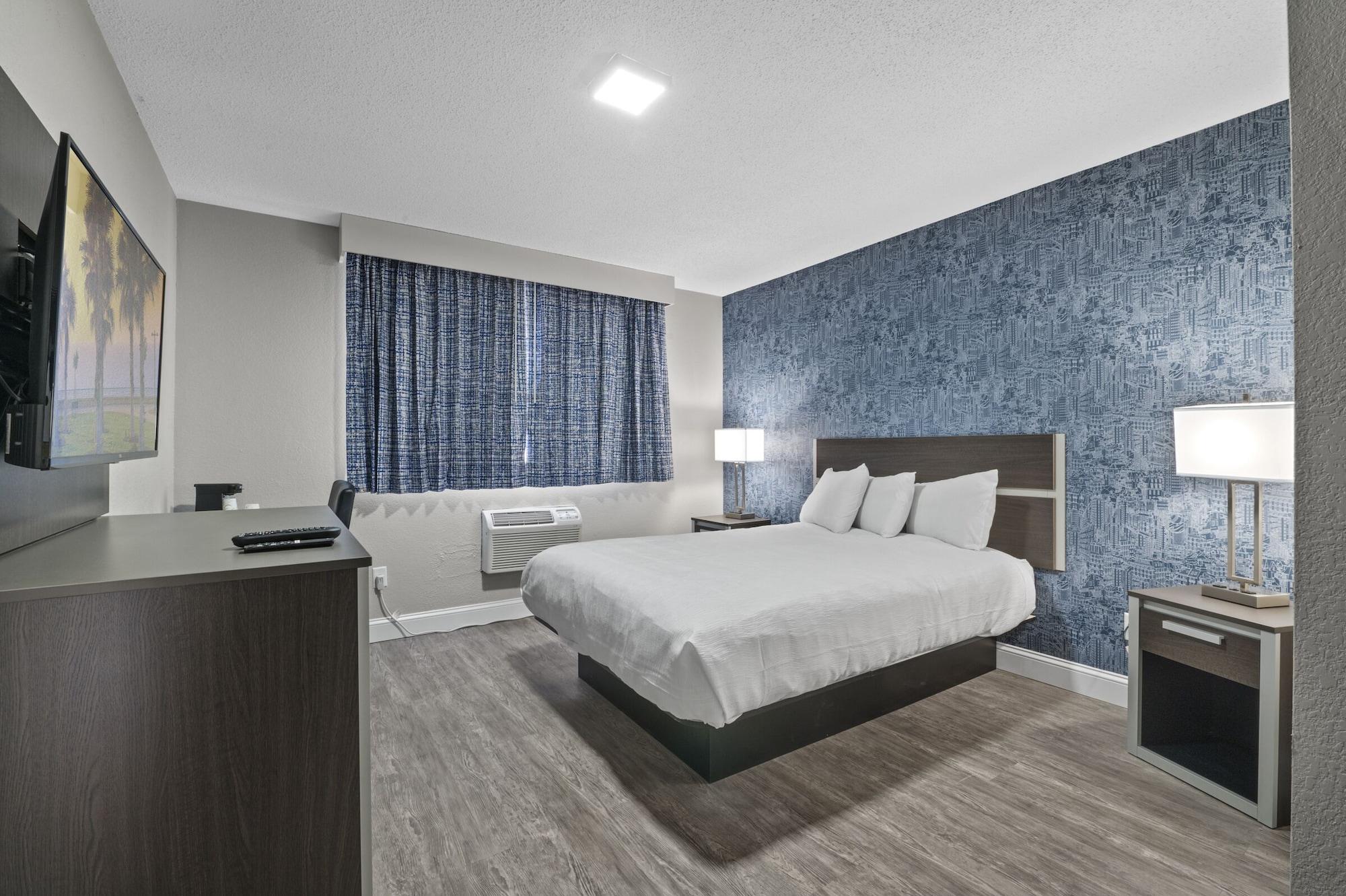 Отель Super 8 By Wyndham Watertown/Cambridge/Boston Area Экстерьер фото