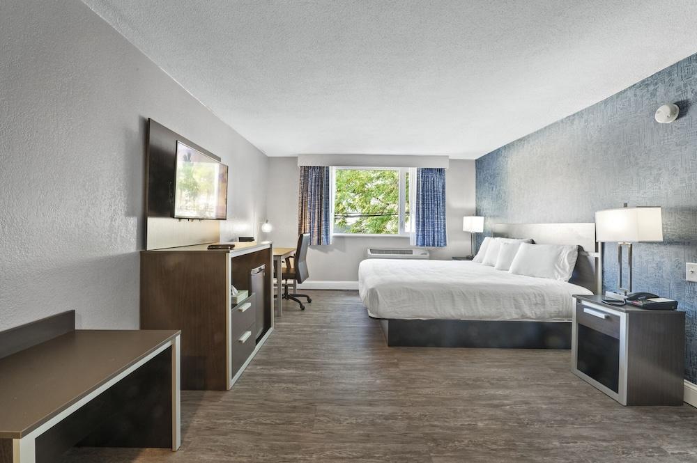 Отель Super 8 By Wyndham Watertown/Cambridge/Boston Area Экстерьер фото