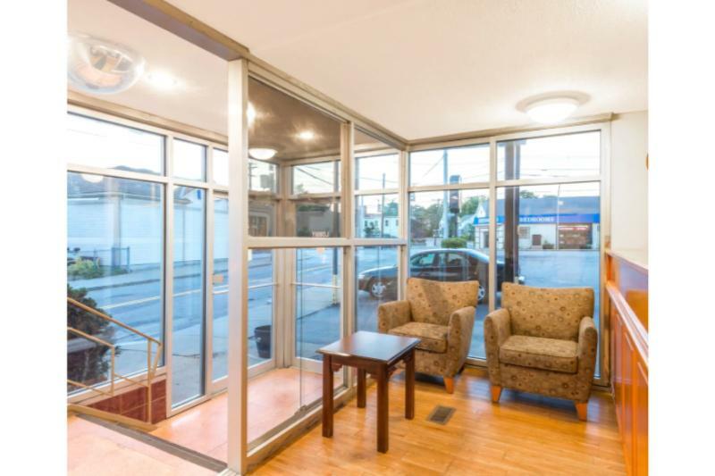 Отель Super 8 By Wyndham Watertown/Cambridge/Boston Area Экстерьер фото
